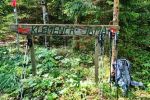 Wegweiser im Tal
