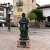 Skulptur von asturischen Frau mit Schal
